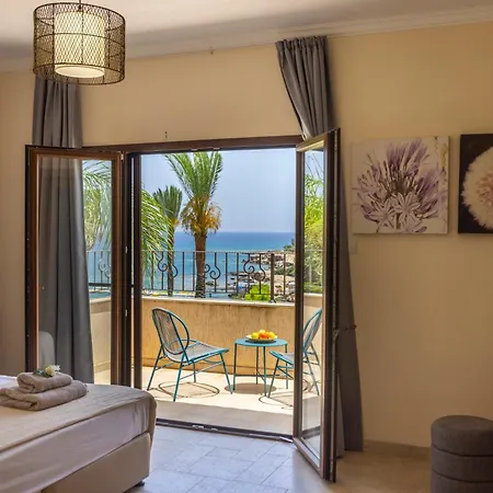 Sunnyvillas: 4br Seafront Villa*private Pool*bw44 Villa Protaras